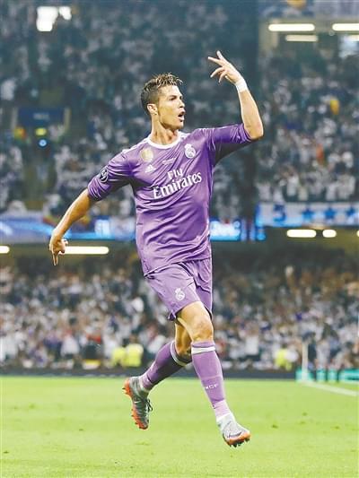 足球报：广东队卫冕成功第26次夺得省港杯，中国香港队17次夺冠.